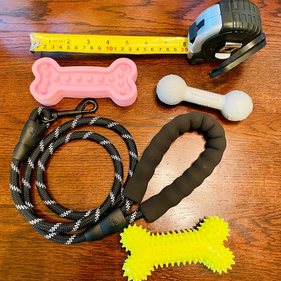 🆕🐶🐾Doggie Gift package 🐶🐾🆕 Leash & 3 Durable Rubber Dog Toys🦴🆕 - Picture 4 of 5